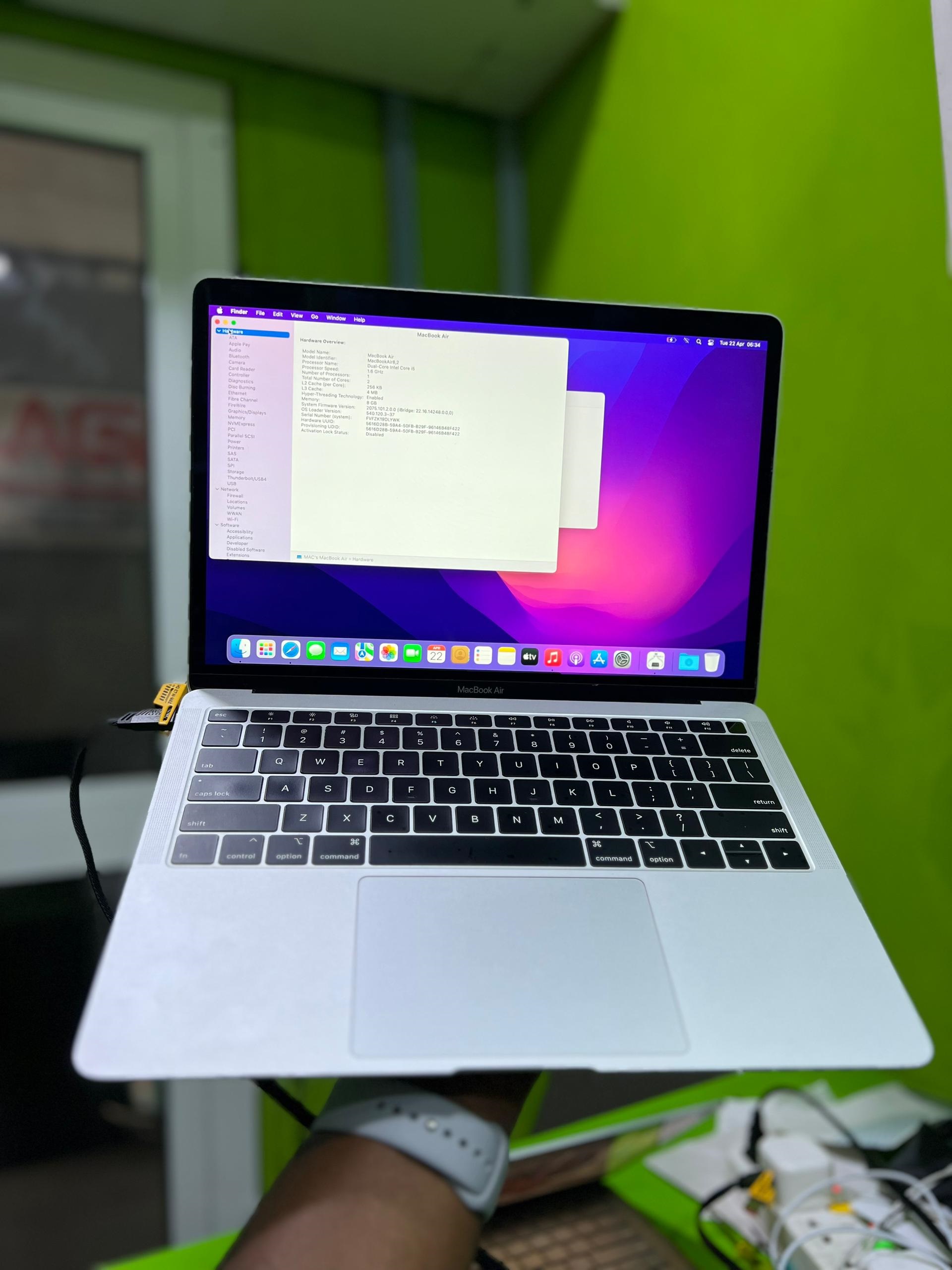 2019 Apple MacBook Air 13-inch Retina Core i5 8gb ram 256gb ssd Silver Color  